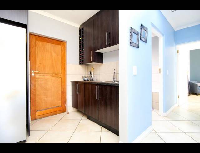 2 BEDROOM TOWNHOUSE FOR SALE IN THATCHFIELD